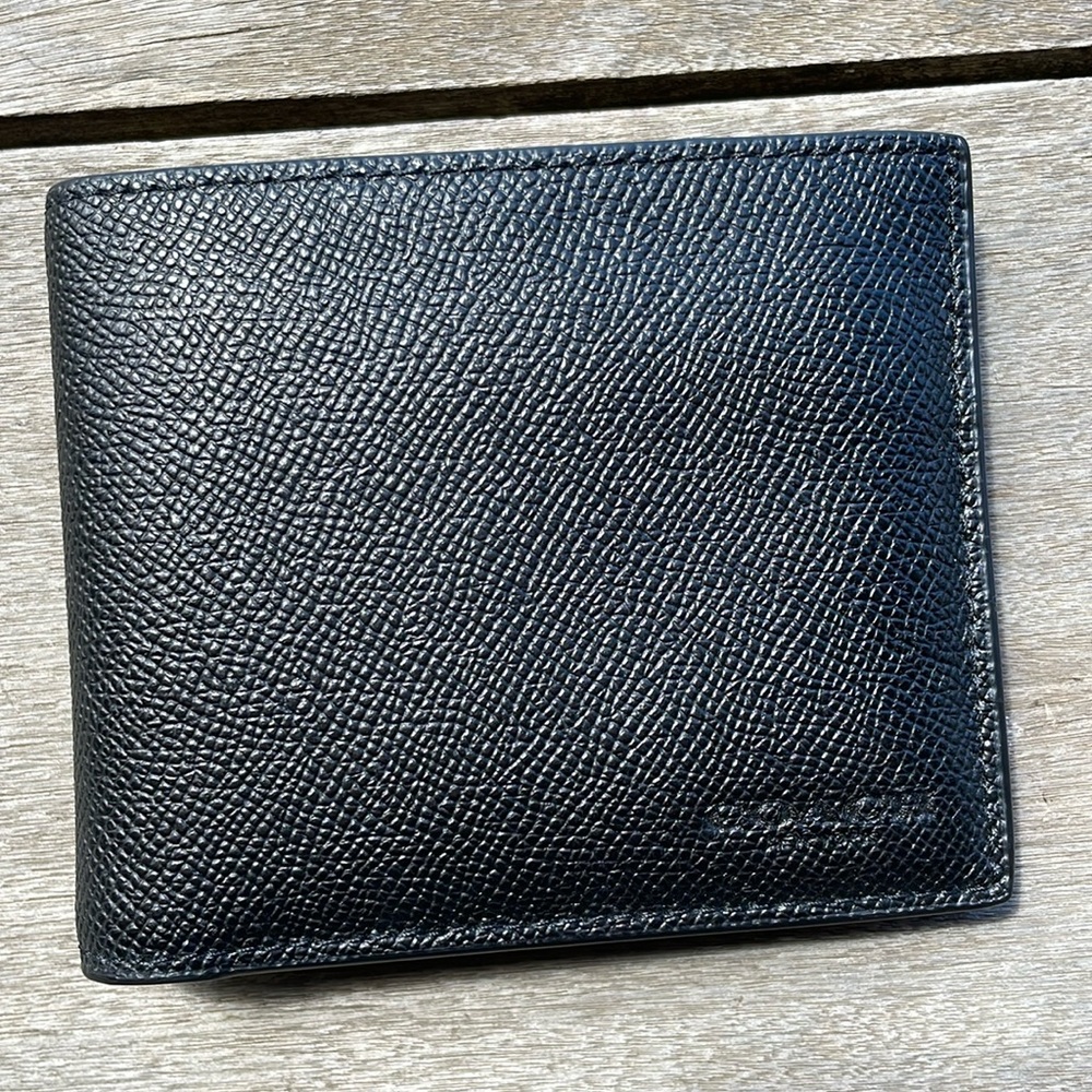 Coach leather wallet - like new.